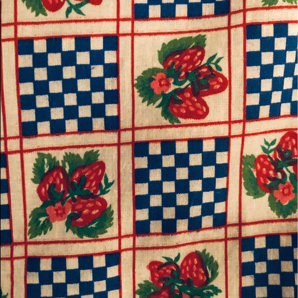Strawberry quilt blanket 80s vintage kitschy